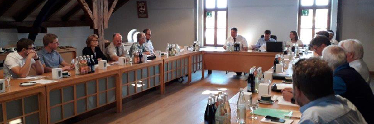 Slider ISEK im Sitzungssaal Tagung