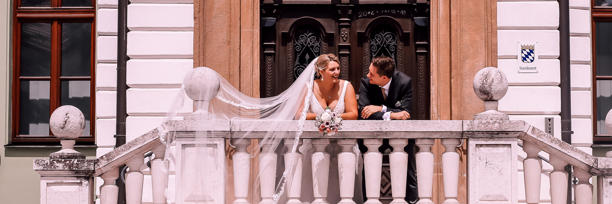 Slider Rathaustür Brautpaar Berger